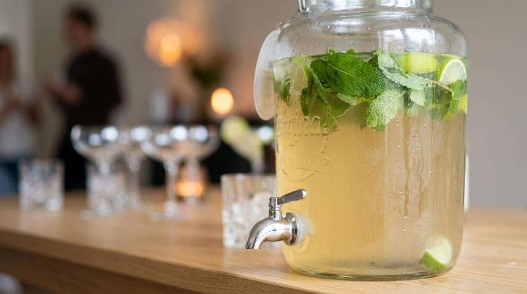 Færdigblandede cocktails vs. hjemmelavede: Tid, pris, kvalitet og risiko for fejl